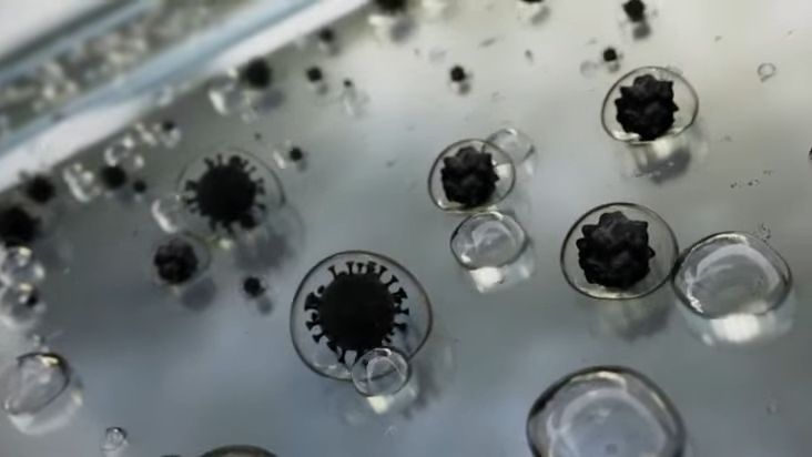 Tự động làm sạch dàn lạnh sẽ được kích hoạt sau khi sử dụng để làm khô và loại bỏ độ ẩm bên trong dàn lạnh